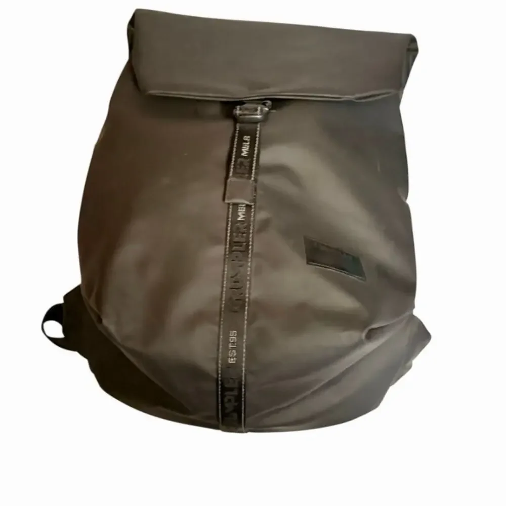 Crumpler backpack street